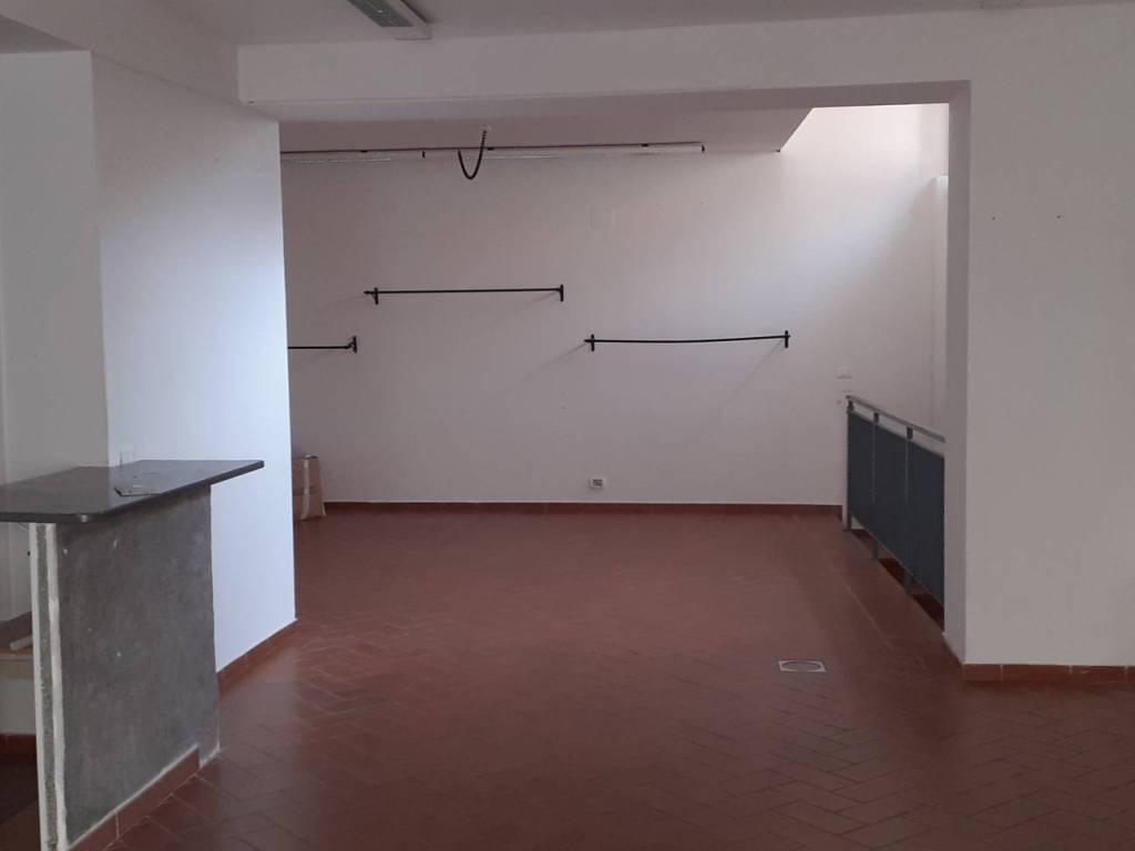 negozio in affitto a Bagno a Ripoli in zona Grassina
