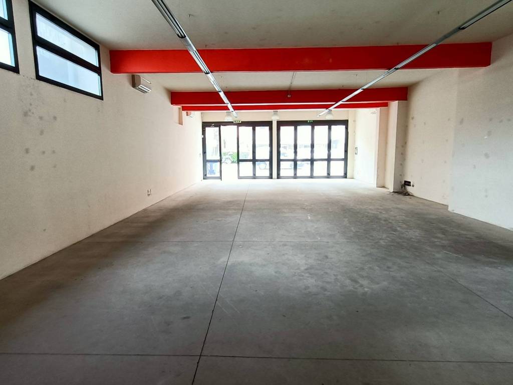 negozio in affitto a Bagno a Ripoli in zona Grassina