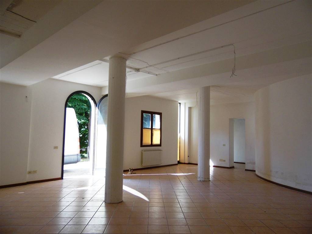 negozio in affitto a Borgo San Lorenzo in zona Ronta