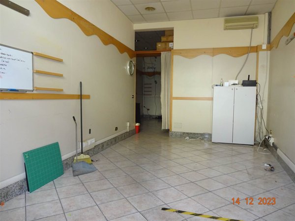 locale commerciale in affitto a Calenzano