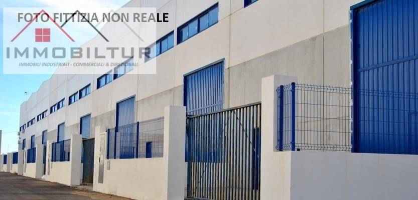 locale commerciale in affitto a Calenzano