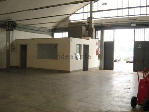 capannone in affitto a Calenzano