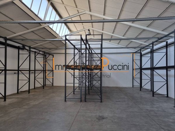 locale commerciale in affitto a Calenzano