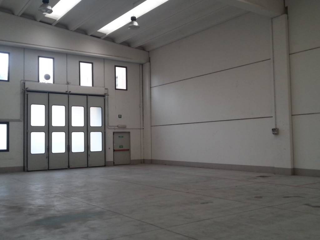 locale commerciale in affitto a Calenzano