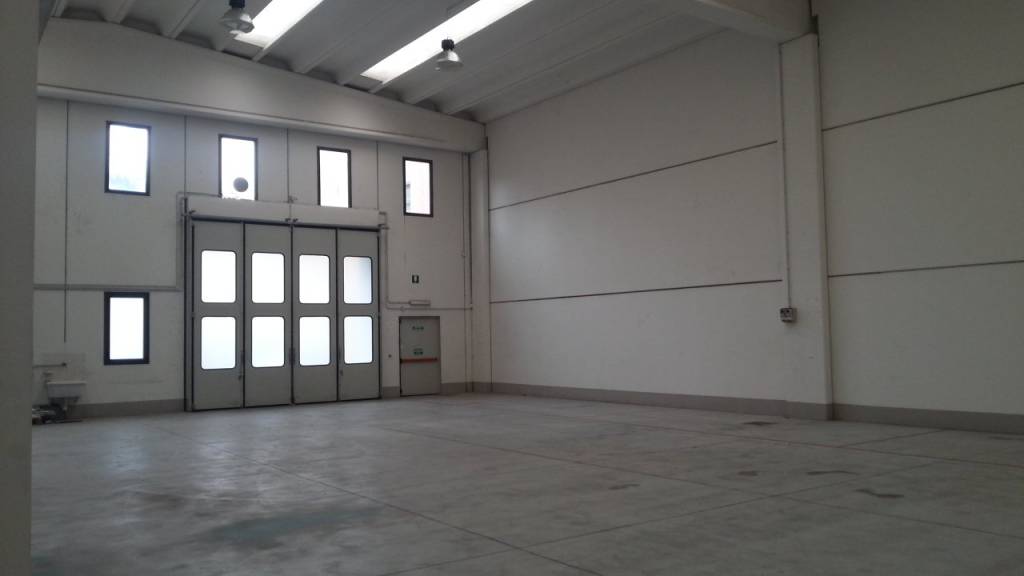 locale commerciale in affitto a Calenzano