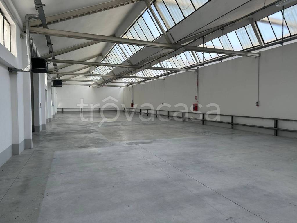 locale commerciale in affitto a Calenzano