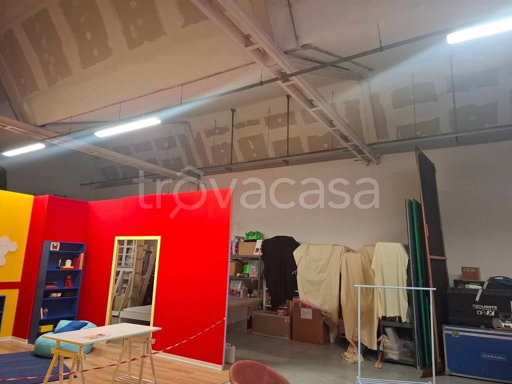 negozio in affitto a Calenzano