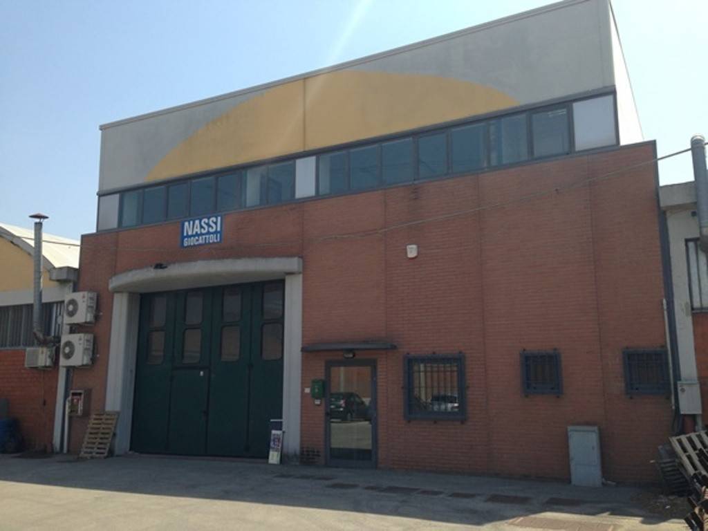 locale commerciale in affitto a Calenzano