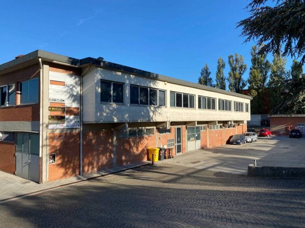 locale commerciale in affitto a Calenzano