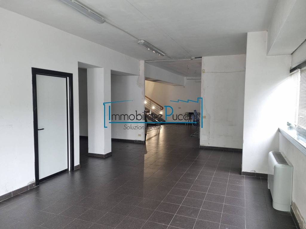 locale commerciale in affitto a Calenzano