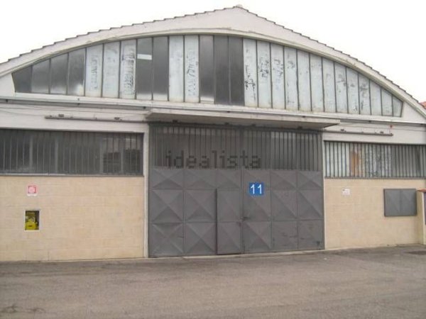 locale commerciale in affitto a Calenzano