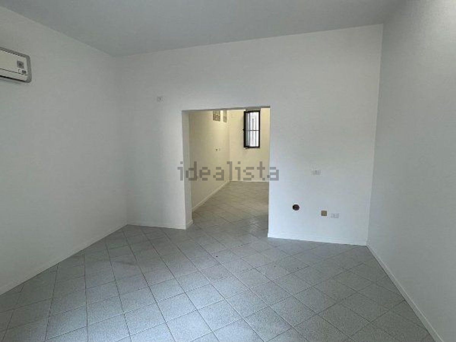 locale commerciale in affitto a Calenzano