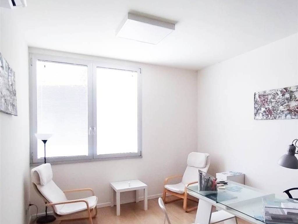 locale commerciale in affitto a Calenzano