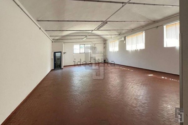 locale di sgombero in affitto a Calenzano