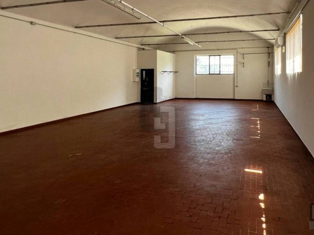 locale commerciale in affitto a Calenzano