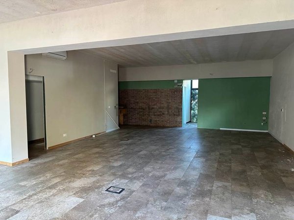 negozio in affitto a Calenzano
