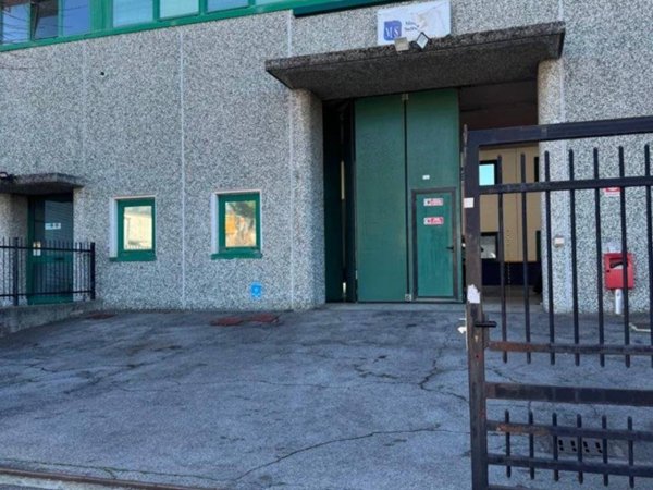 locale commerciale in affitto a Calenzano