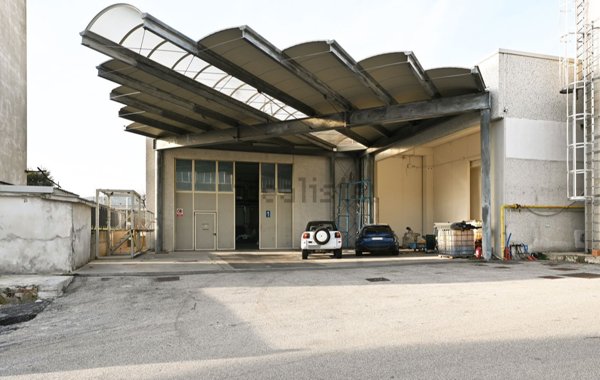 capannone in affitto a Calenzano