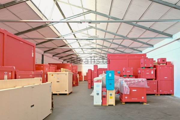 capannone in affitto a Calenzano