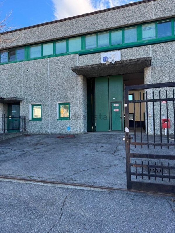 capannone in affitto a Calenzano