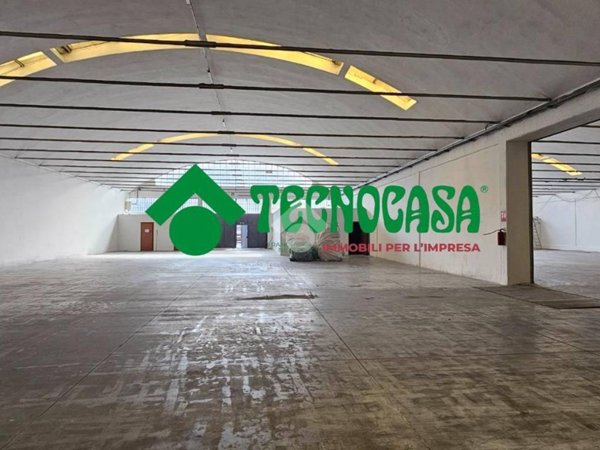 locale commerciale in affitto a Calenzano