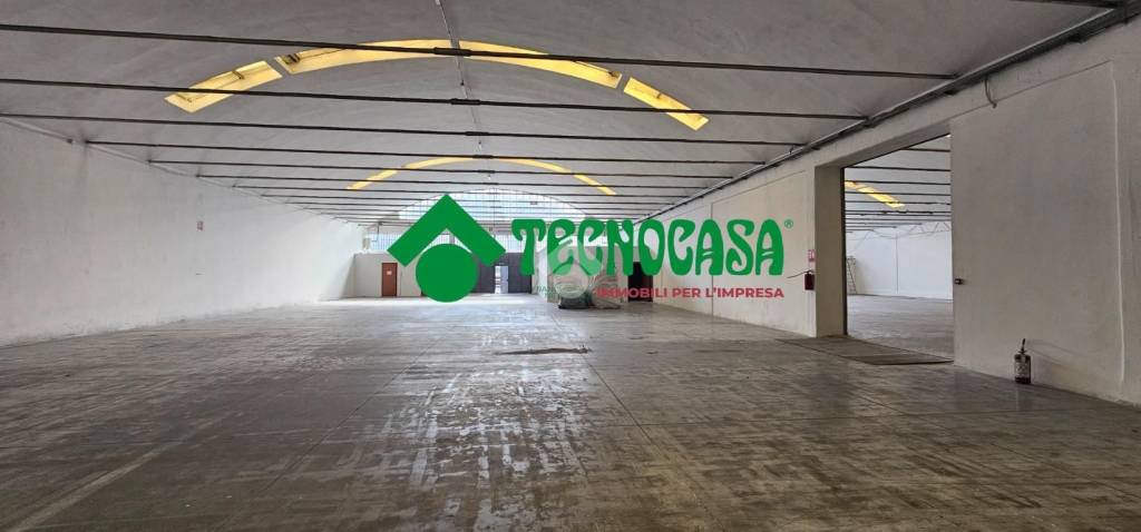 locale commerciale in affitto a Calenzano