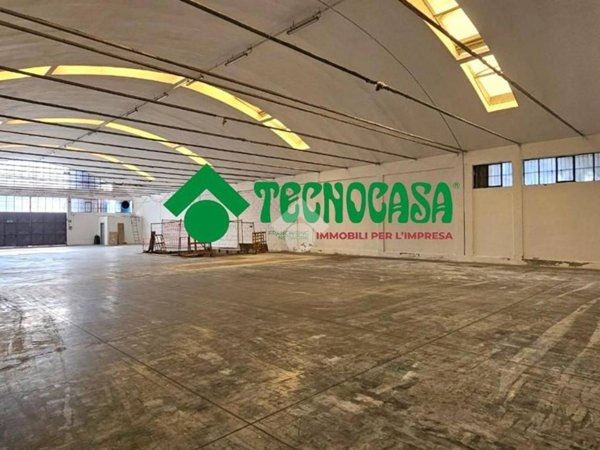 locale commerciale in affitto a Calenzano