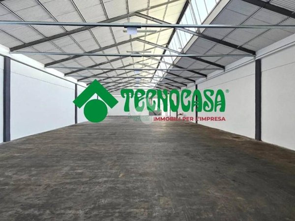 locale commerciale in affitto a Calenzano