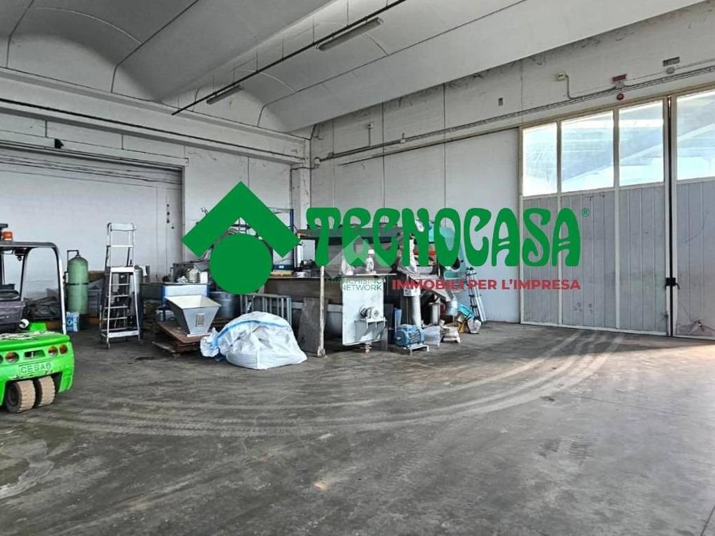 locale commerciale in affitto a Calenzano