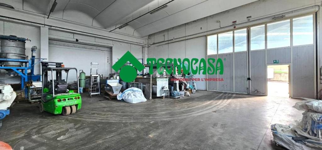 locale commerciale in affitto a Calenzano