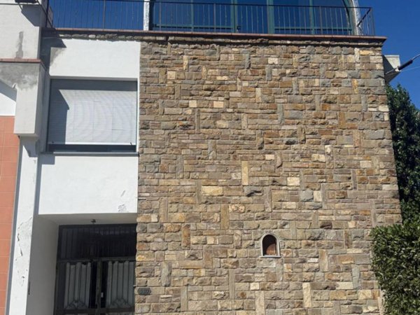 negozio in affitto a Calenzano in zona La Chiusa