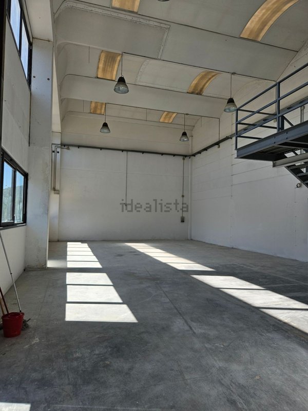 capannone in affitto a Calenzano