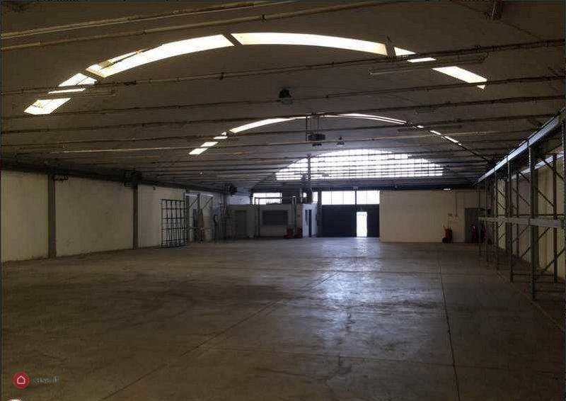 locale commerciale in affitto a Calenzano