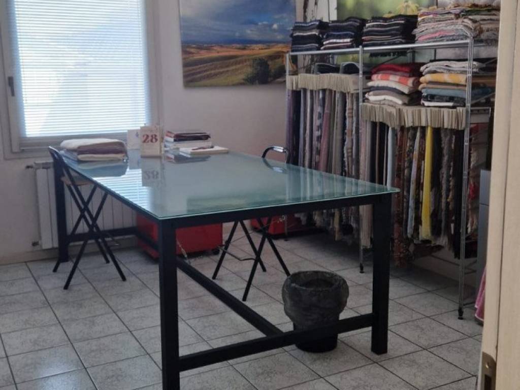 negozio in affitto a Calenzano