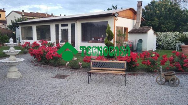 locale commerciale in affitto a Campi Bisenzio