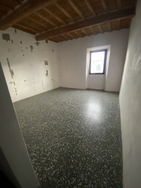 locale commerciale in affitto a Campi Bisenzio