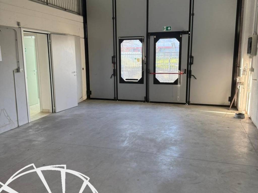 locale commerciale in affitto a Campi Bisenzio in zona Il Rosi