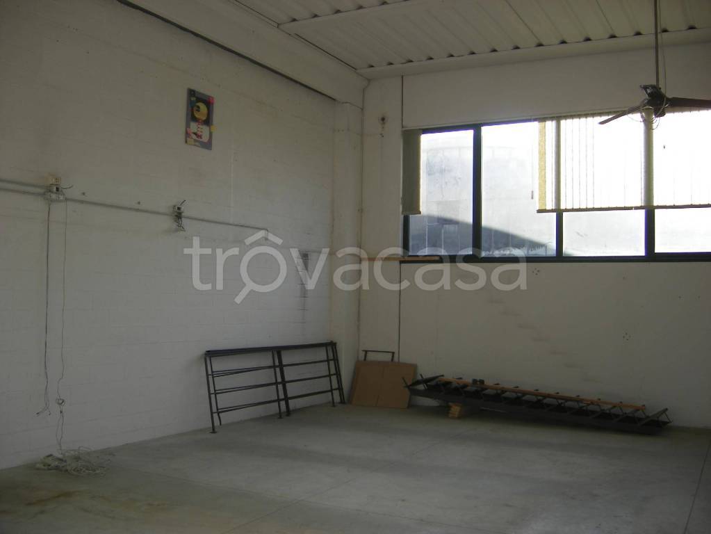 locale commerciale in affitto a Campi Bisenzio in zona San Donnino