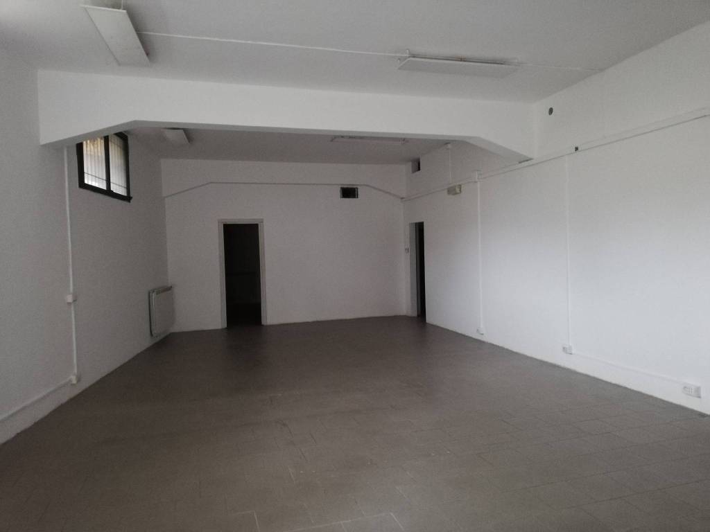 negozio in affitto a Campi Bisenzio in zona San Donnino