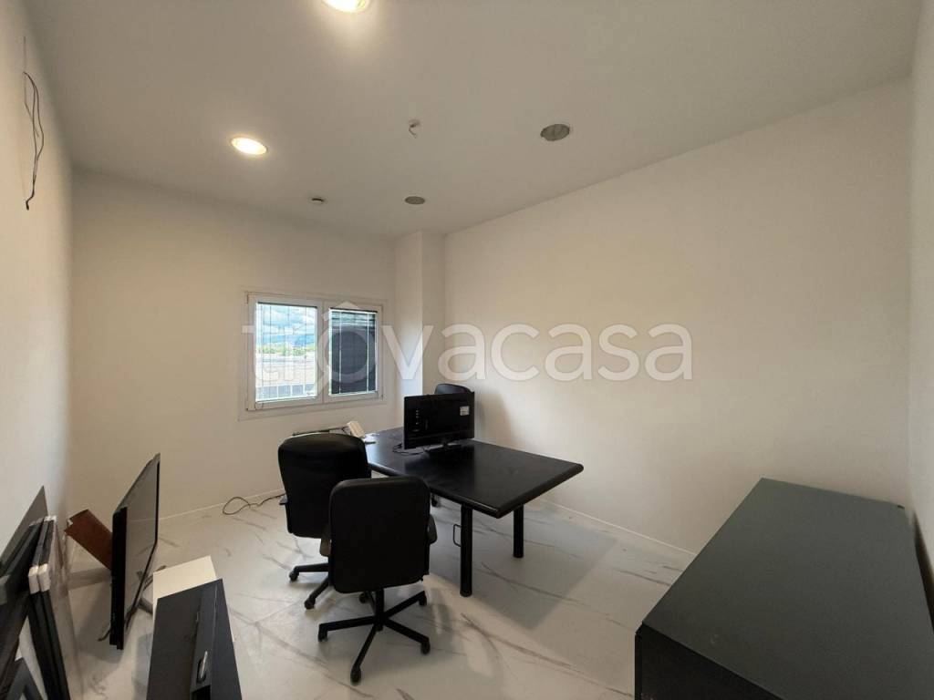 ufficio in affitto a Campi Bisenzio