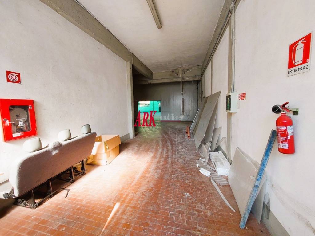 negozio in affitto a Campi Bisenzio in zona Capalle