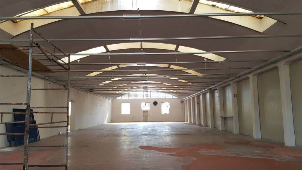 locale commerciale in affitto a Campi Bisenzio in zona Il Rosi