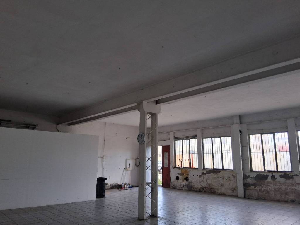 locale commerciale in affitto a Campi Bisenzio in zona San Donnino