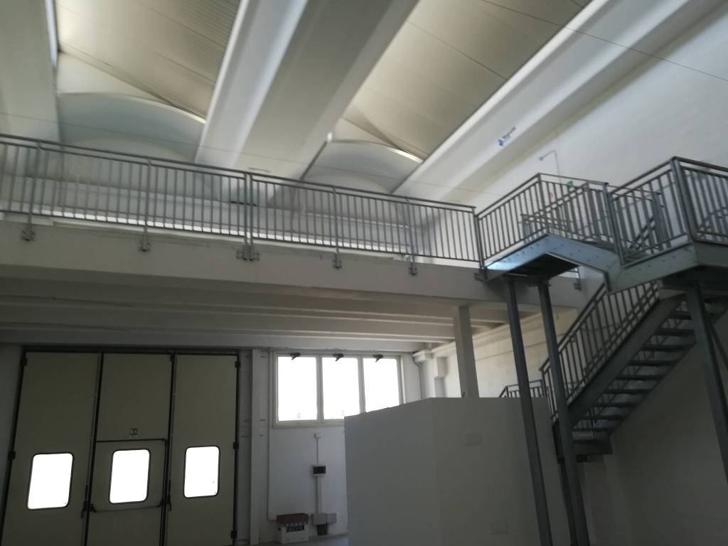 locale commerciale in affitto a Campi Bisenzio in zona Capalle