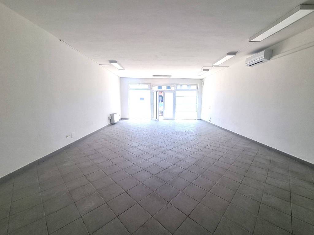 negozio in affitto a Campi Bisenzio in zona San Cresci