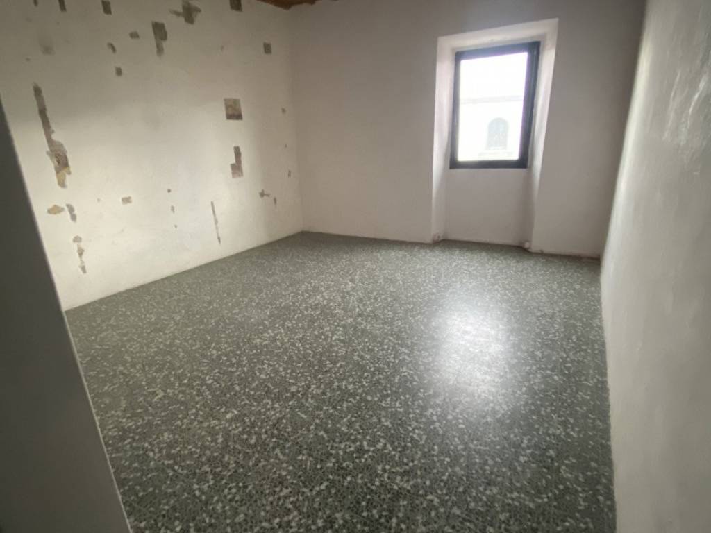 negozio in affitto a Campi Bisenzio