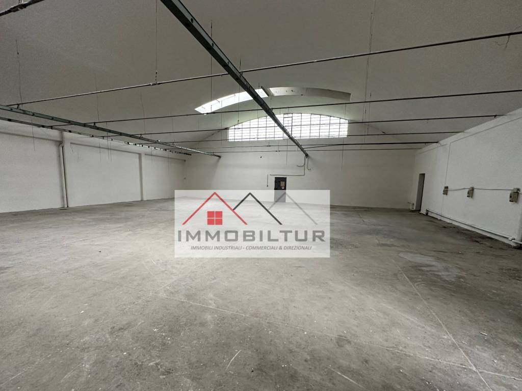 locale commerciale in affitto a Campi Bisenzio in zona Capalle
