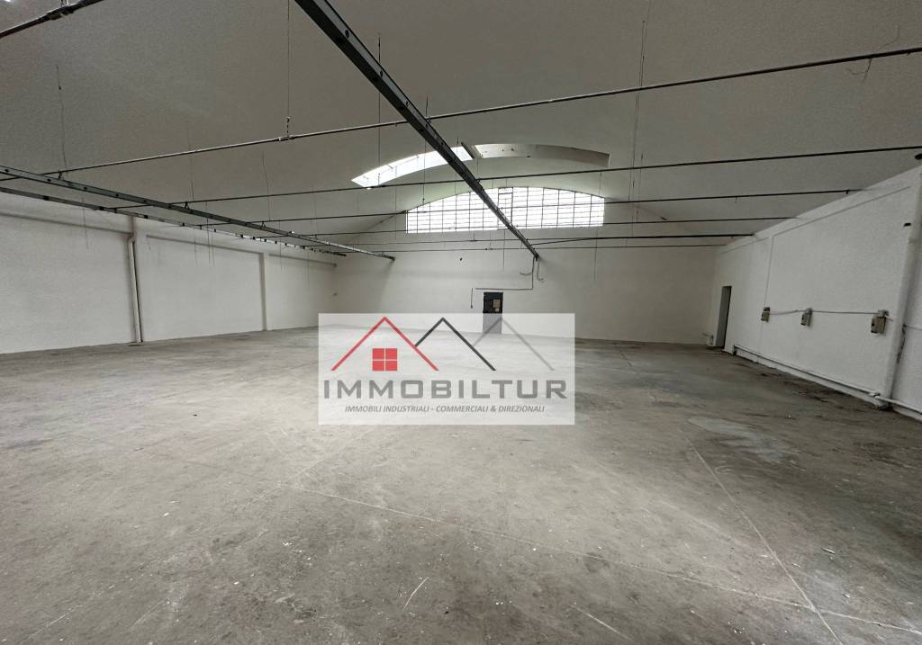 locale commerciale in affitto a Campi Bisenzio in zona Capalle