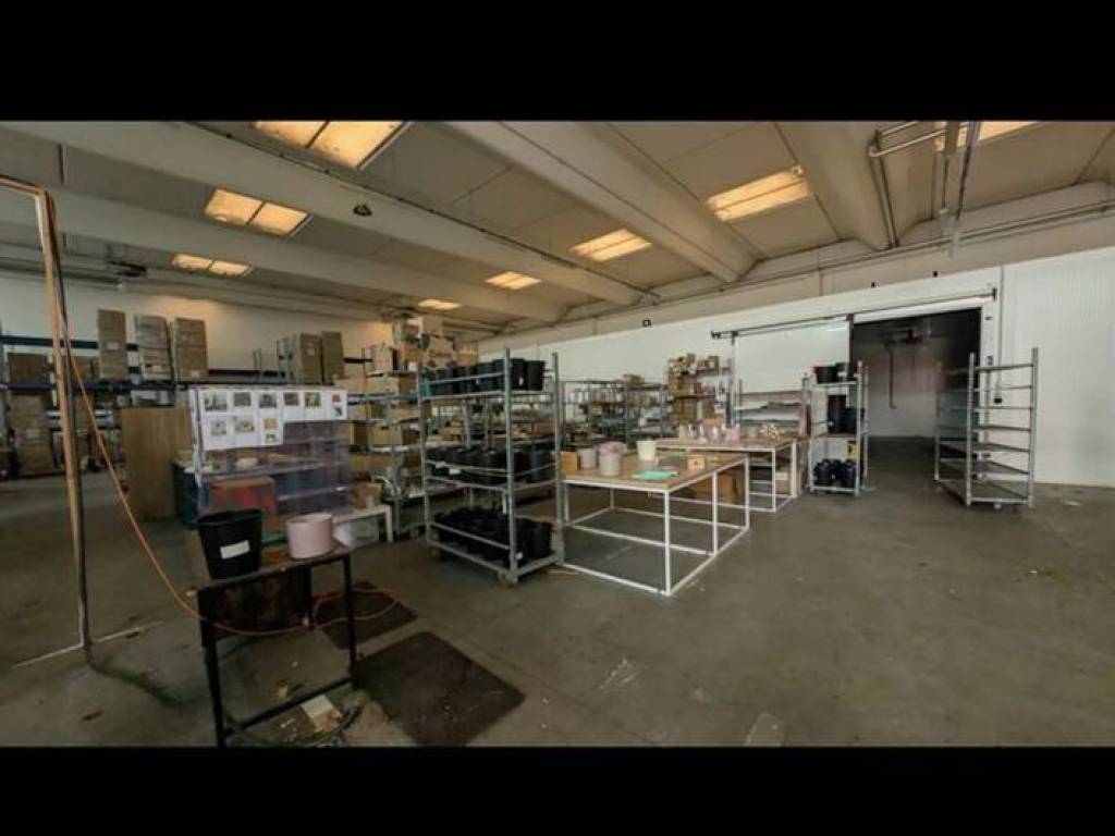locale commerciale in affitto a Campi Bisenzio in zona Il Rosi