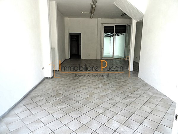 locale commerciale in affitto a Campi Bisenzio